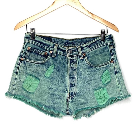 Levi’s 501 distressed super high rise shorts